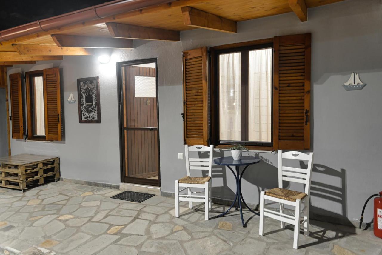 Waterfront Studio Nea Iraklitsa Apartment ภายนอก รูปภาพ